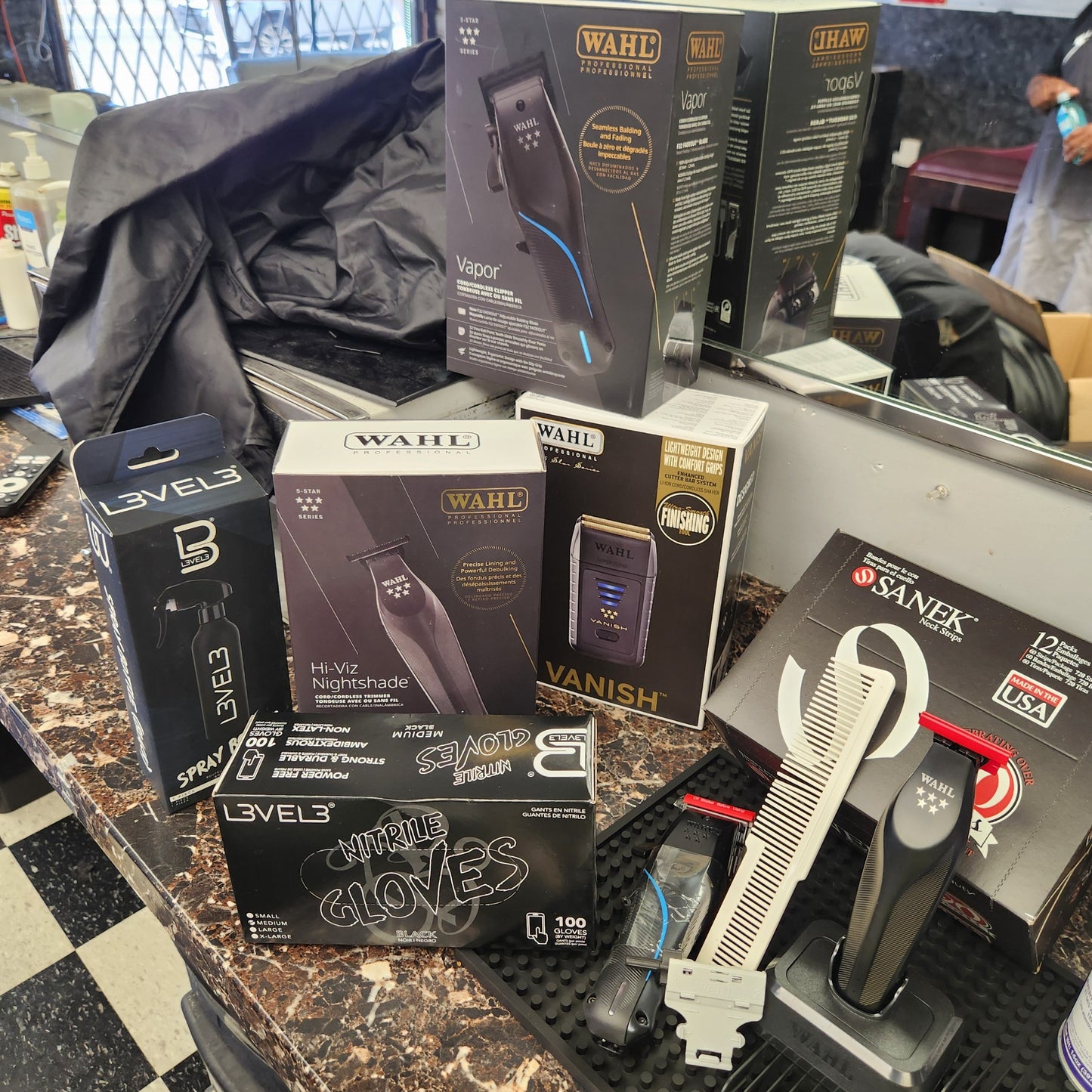 Wahl Vapor Beginner Kit – 5-Star Vapor Clipper & Hi-Viz Trimmer + Vanish Shaver Bundle + Complete Professional Station Setup | Bundle King Edition - Bundle - Beginner Kit - ALL THINGS MEN